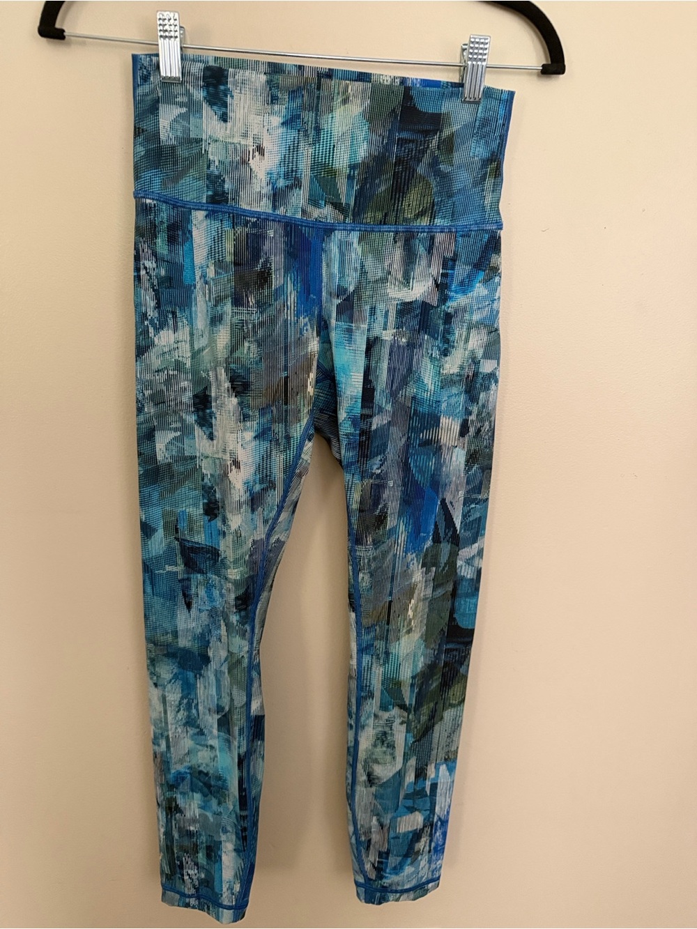 lululemon Wunder Under size 6 High Rise 7/8  length Blue Multi-Print  Leggings